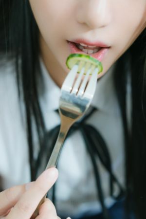 年轻的女教师在线_蓝光日韩免费观看