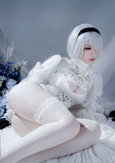 隔着衣服轻揉她的胸_蓝光在线播放